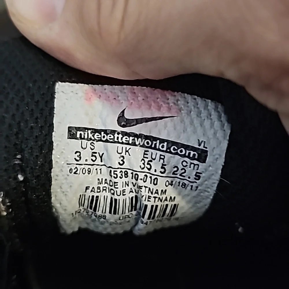 Kids nike size 3.5 cleats - Picture 5 of 6